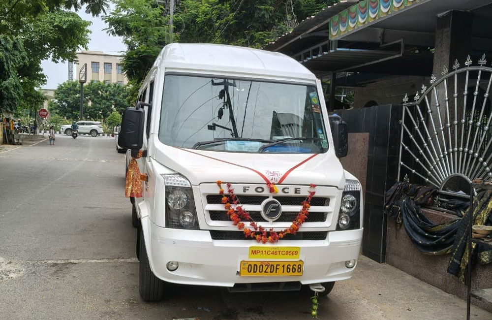 26-seater-tempo-traveller-in-odisha