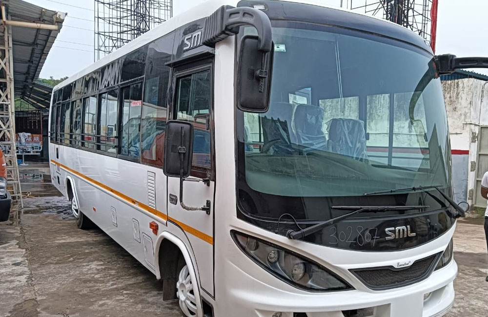 28-seater-luxury-coach-in-Odisha